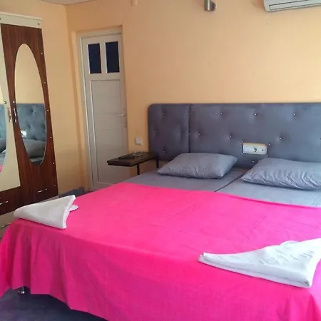 Apeas Hotel *